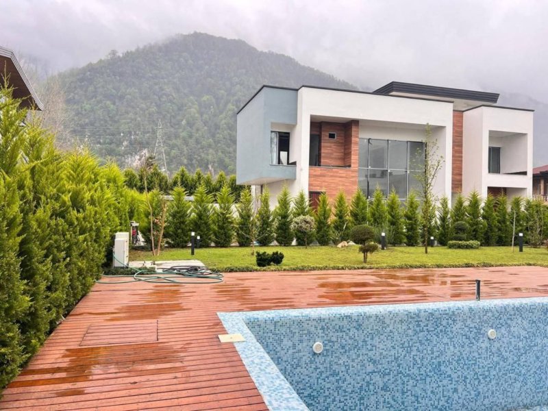 ویلا 1360 متری چهارخوابه در چلک نوشهر14081631618