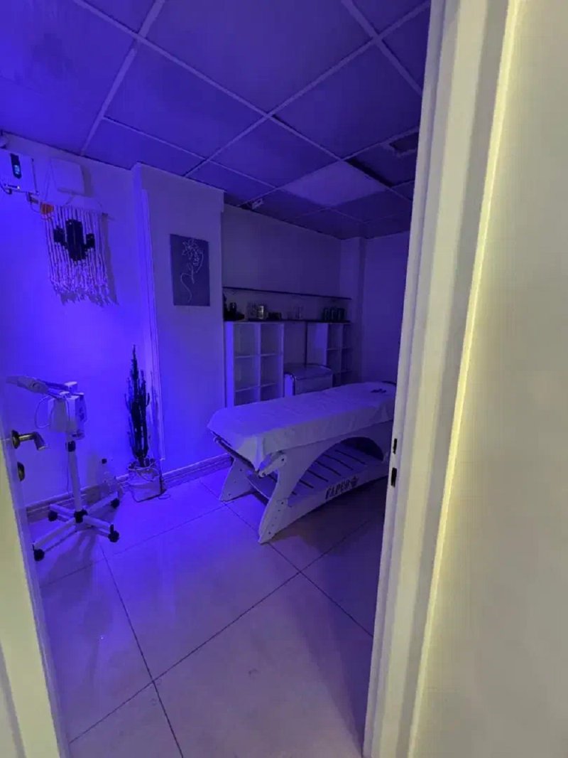 اداری 90 متری سه خوابه در صادقیه تهران14082631646