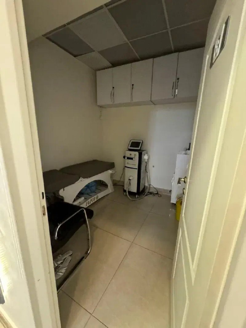 اداری 90 متری سه خوابه در صادقیه تهران14082631645