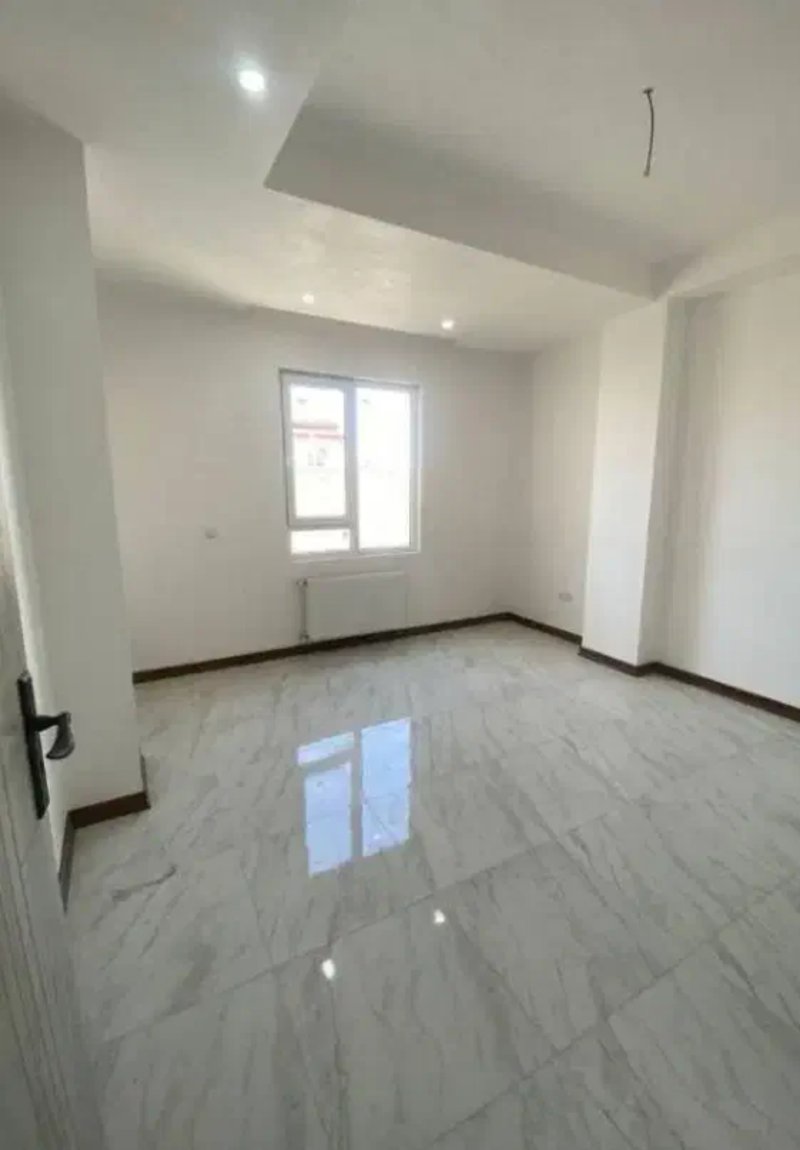 آپارتمان 80 متری دو خوابه در فاز 6 پرند14098431872