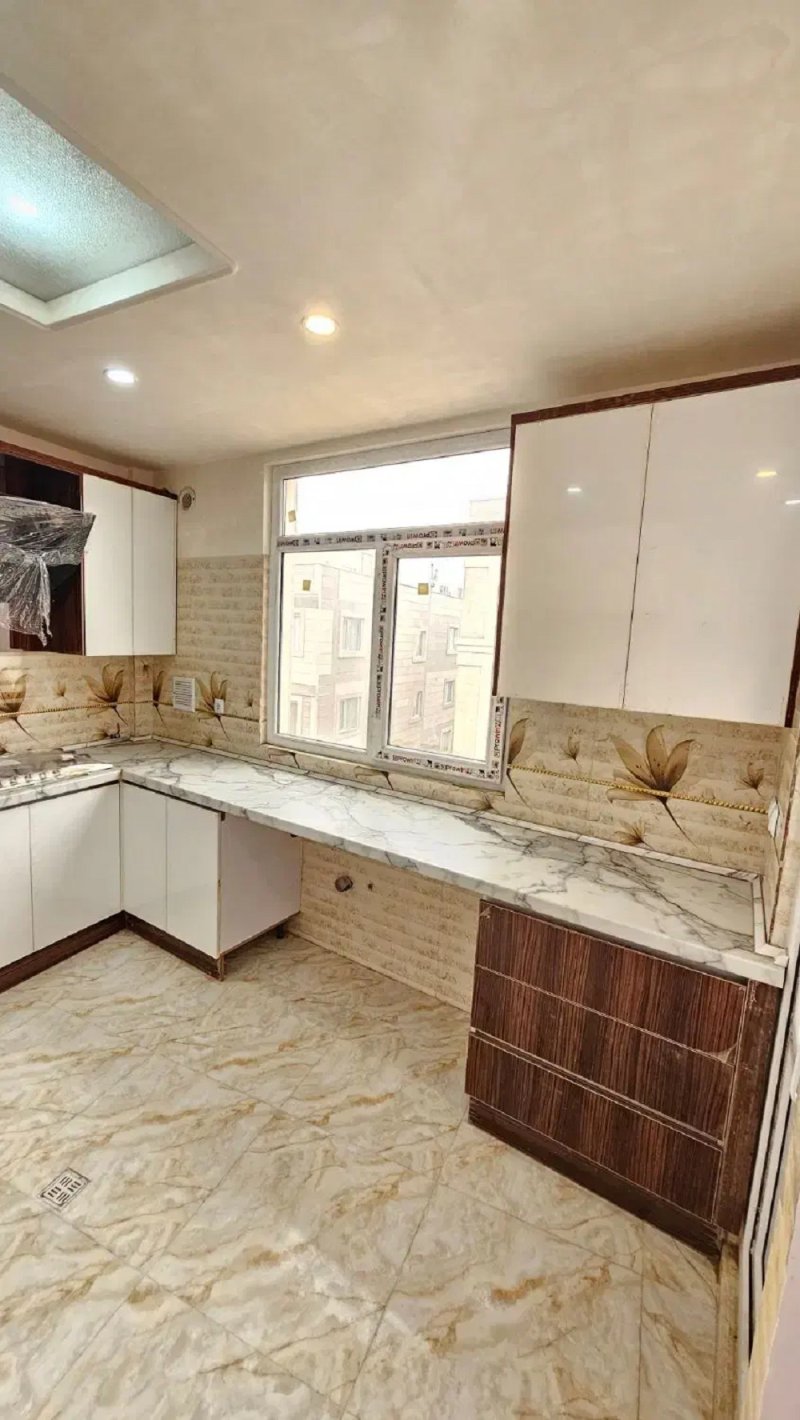 آپارتمان 90 متری دو خوابه در اندرزگو تهران14092531778