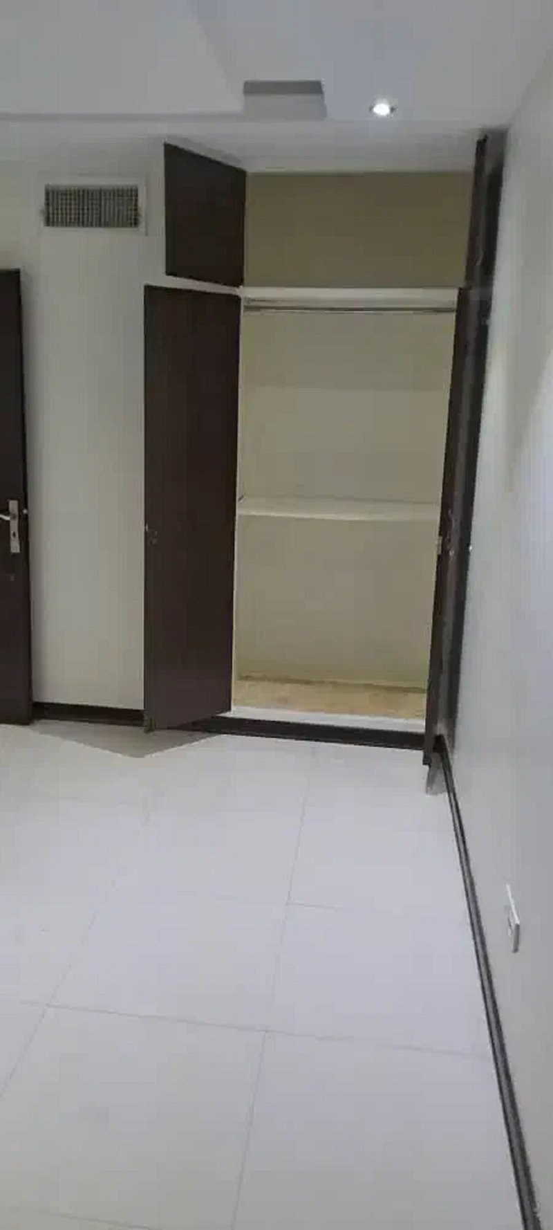 آپارتمان 105 متری دو خوابه در پرستار تهران14103432006