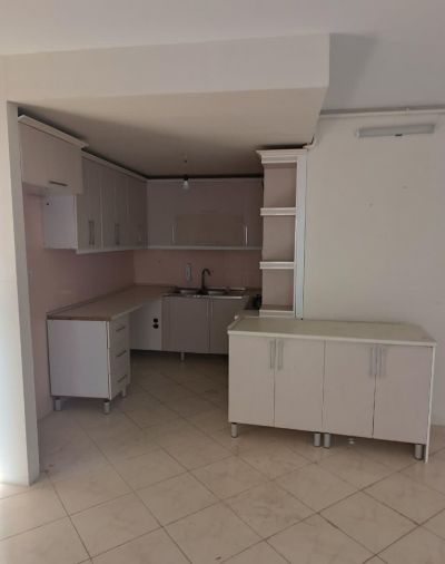 آپارتمان 83 متری دو خوابه در فاز 6 پرند