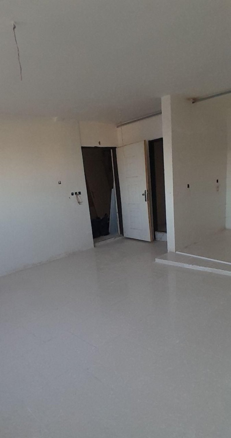 آپارتمان 80 متری دو خوابه در فاز 6 پرند14114932087