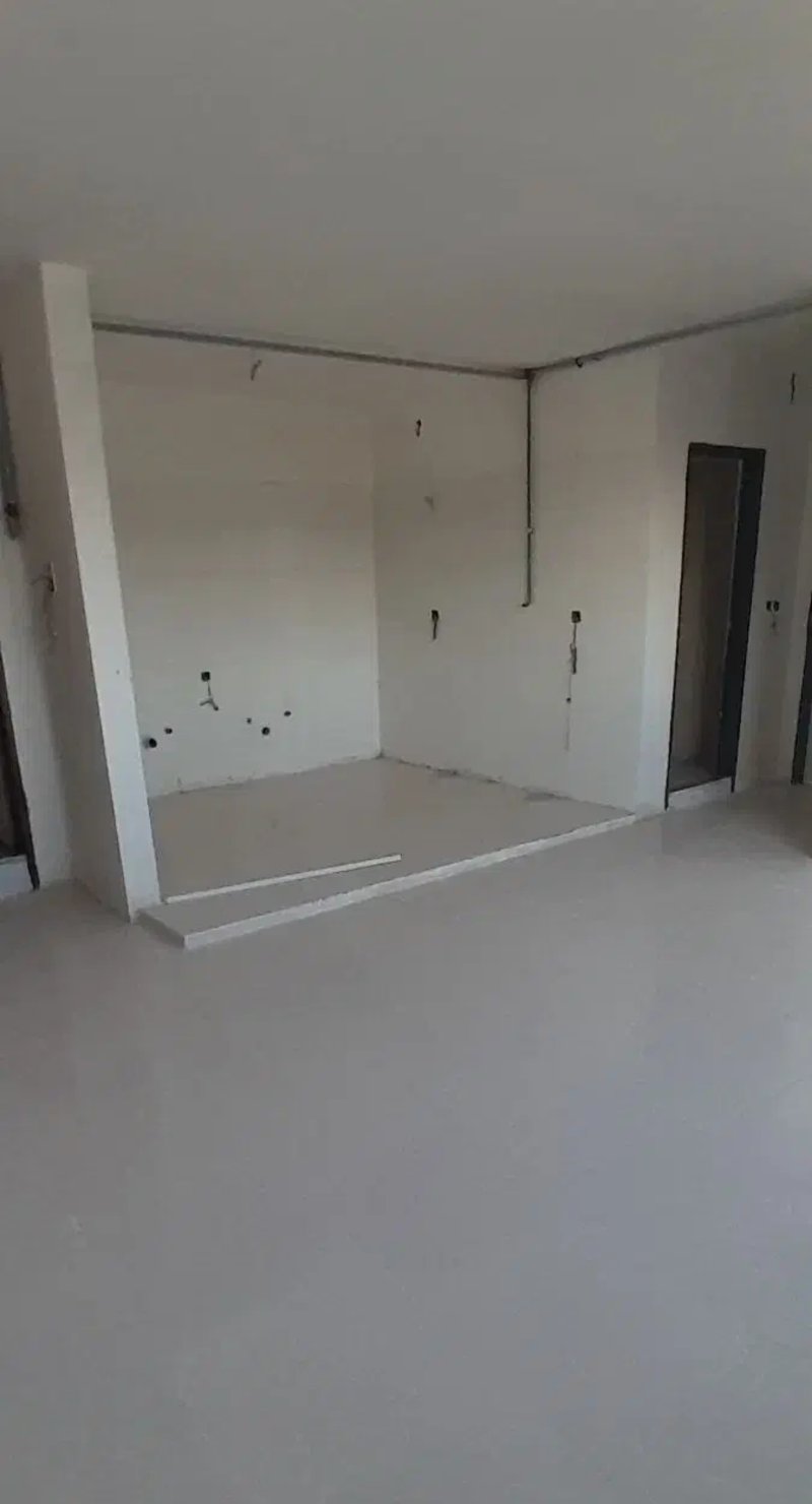 آپارتمان 83 متری دو خوابه در فاز 6 پرند14115232096