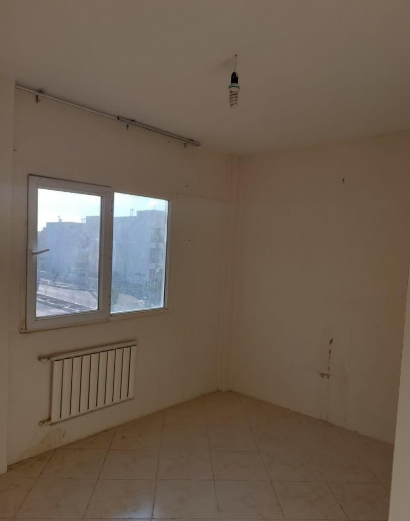 آپارتمان 83 متری دو خوابه در فاز 6 پرند14115032091