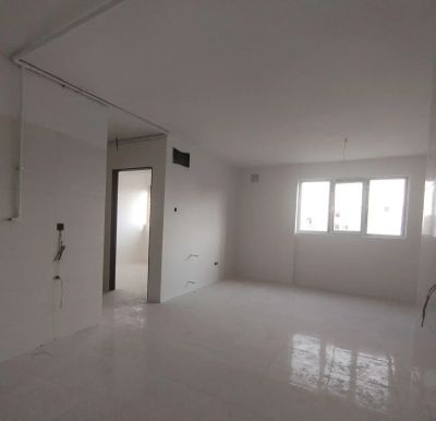 آپارتمان 83 متری دو خوابه در فاز 6 پرند