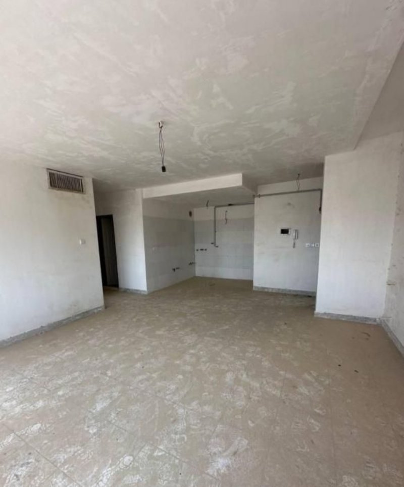 آپارتمان 76 متری دو خوابه در فاز 6 پرند14139632390