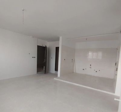 آپارتمان 83 متری دو خوابه در فاز 6 پرند