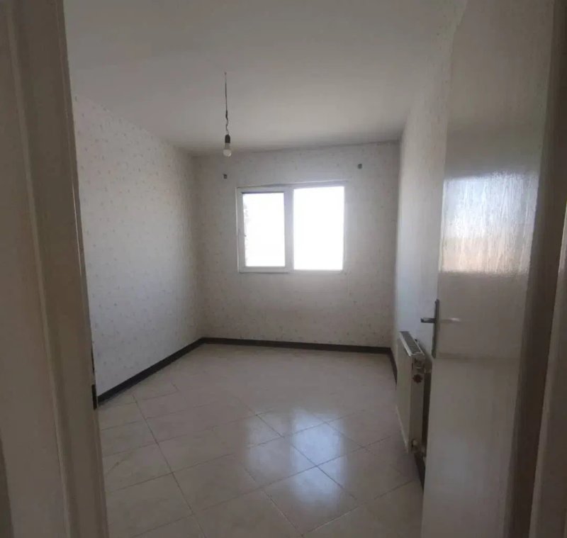 آپارتمان 84 متری دو خوابه در فاز 6 پرند14139032376