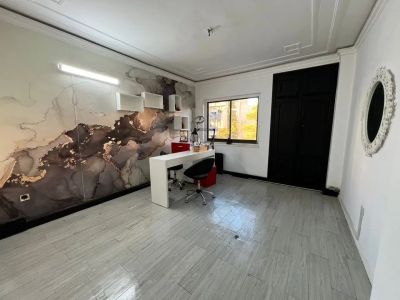 اداری 135 متری چهارخوابه در سجادشهر مشهد