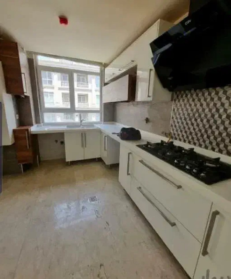 آپارتمان 105 متری دو خوابه در پونک تهران14155732646