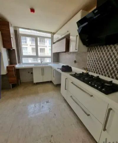 آپارتمان 105 متری دو خوابه در پونک تهران