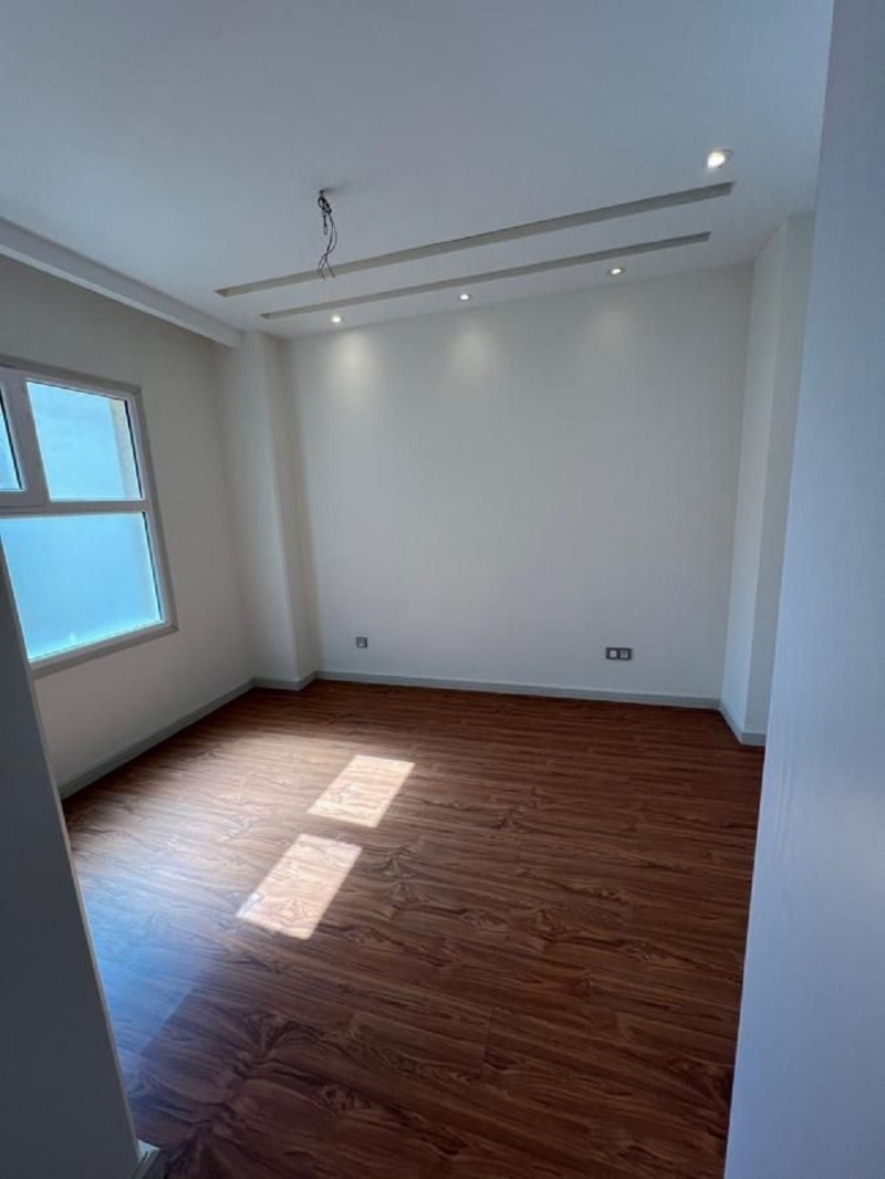 آپارتمان 148 متری سه خوابه در شهرک غرب تهران14185633074