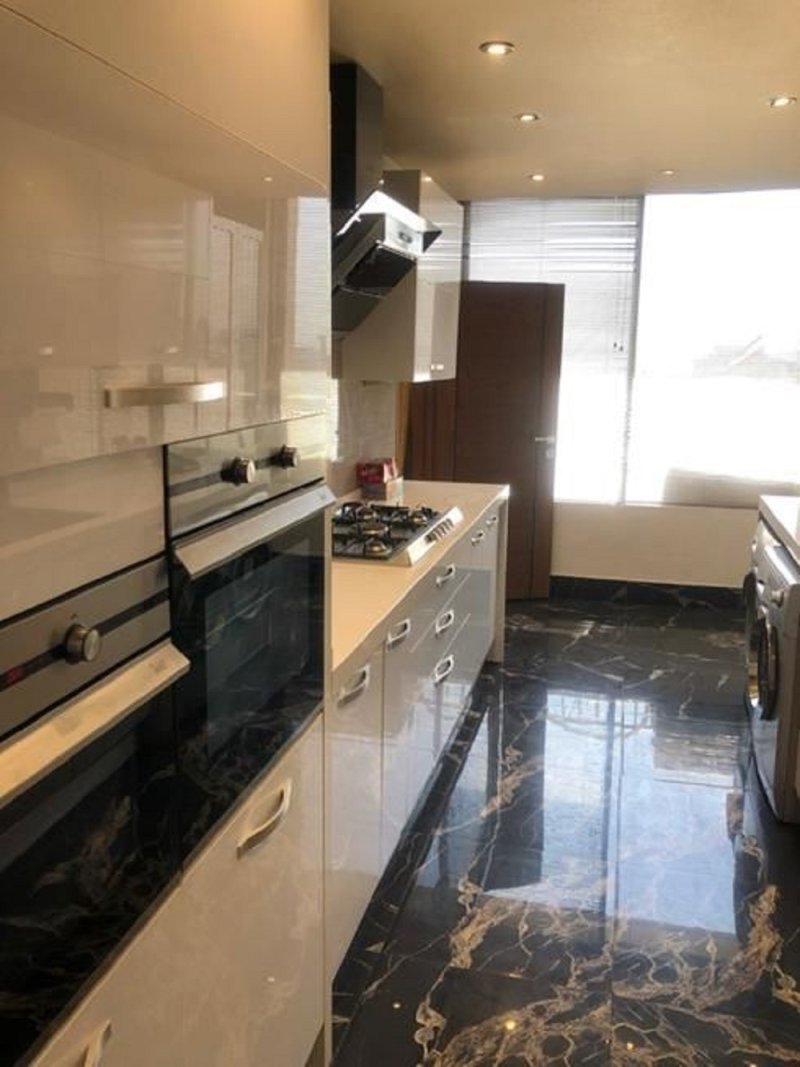 آپارتمان 175 متری سه خوابه در شهرک غرب تهران14184933058