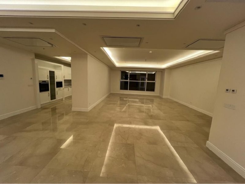 آپارتمان 180 متری سه خوابه در شهرک غرب تهران14182733006