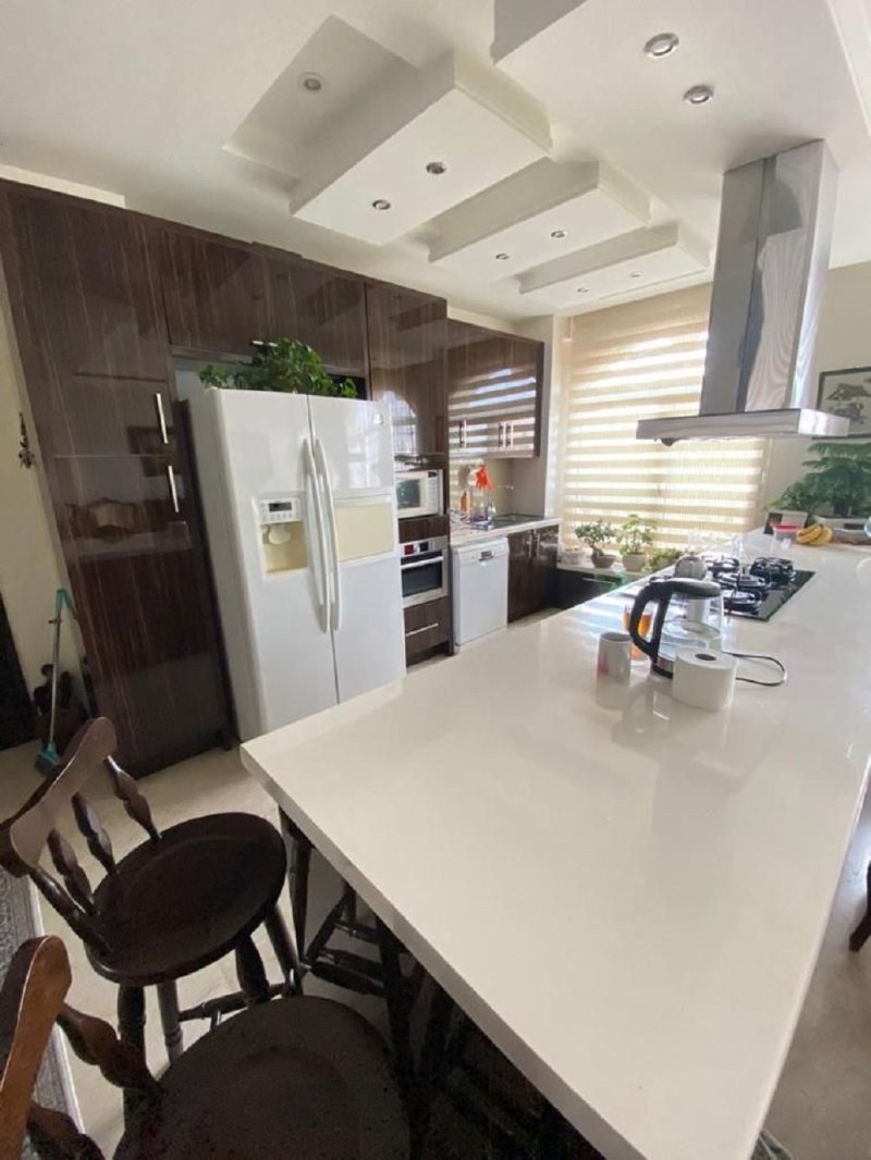 آپارتمان 126 متری سه خوابه در شهرک غرب تهران14186233094