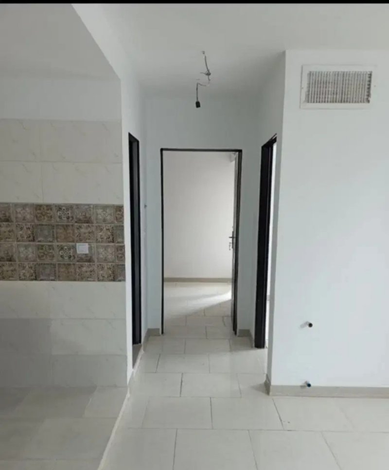 آپارتمان 83 متری دو خوابه در فاز 6 پرند14227033857