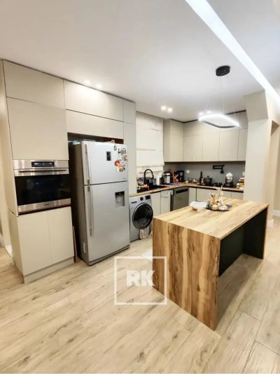 آپارتمان 80 متری دو خوابه در پونک تهران