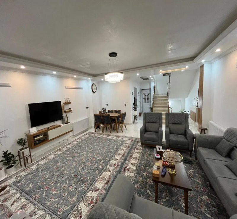 خانه 200 متری سه خوابه در خیابان بابل قائم شهر14312935133