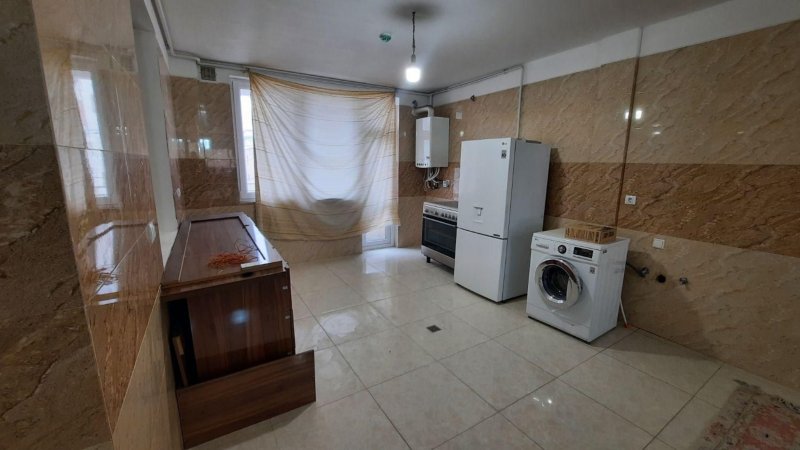 آپارتمان 227 متری چهارخوابه در طالقانی همدان14325135286