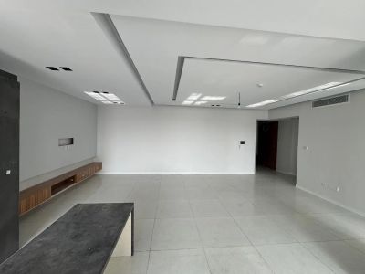 آپارتمان 110 متری دو خوابه در صادقیه تهران