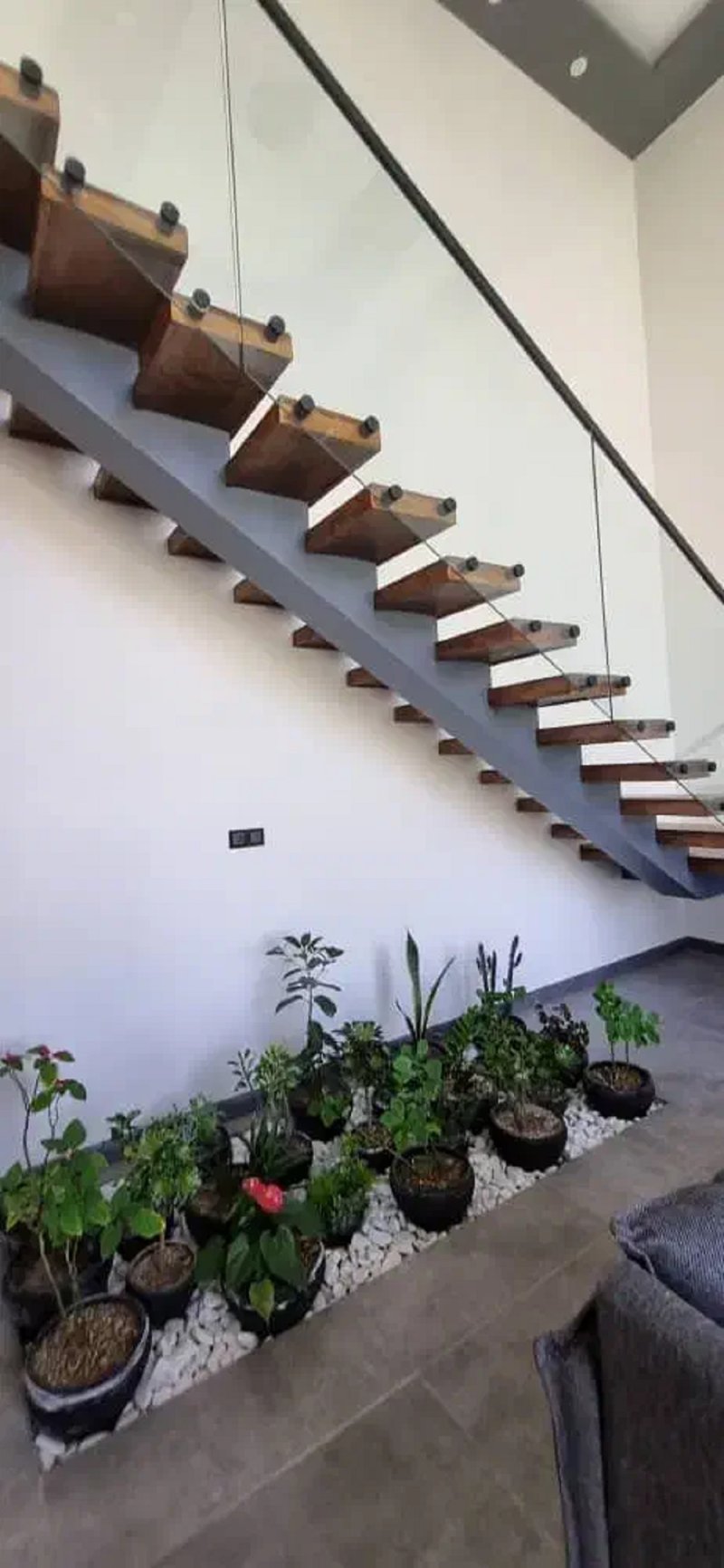 ویلا 1000 متری سه خوابه در شهرک زعفرانیه کرج14353335763