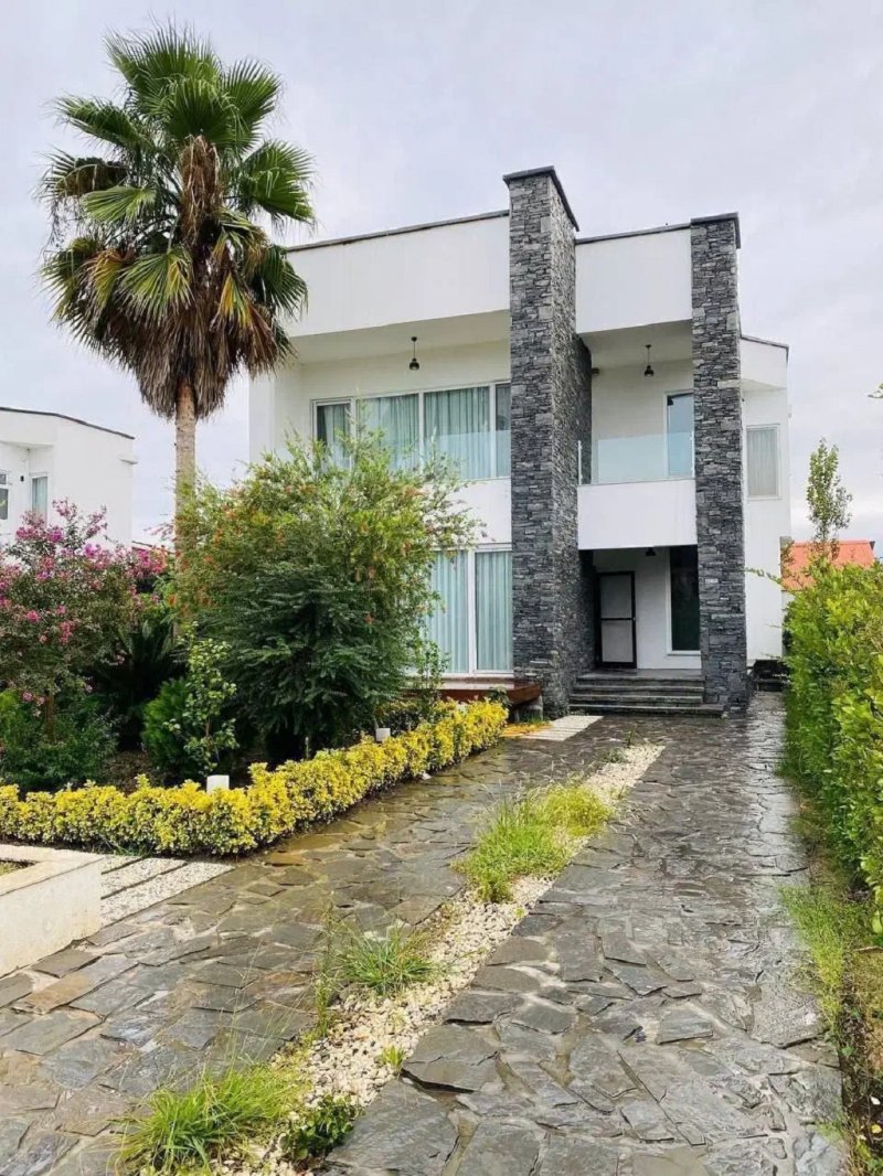 ویلا 375 متری سه خوابه در چالوس14389636461