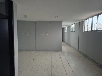 اداری 160 متری چهارخوابه در جاده فرح آباد ساری