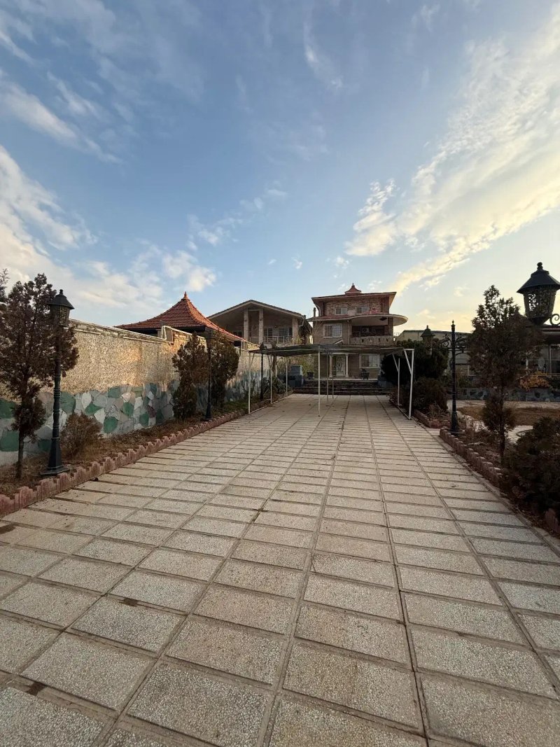 ویلا 1000 متری سه خوابه در شهرک زعفرانیه کرج14462137246