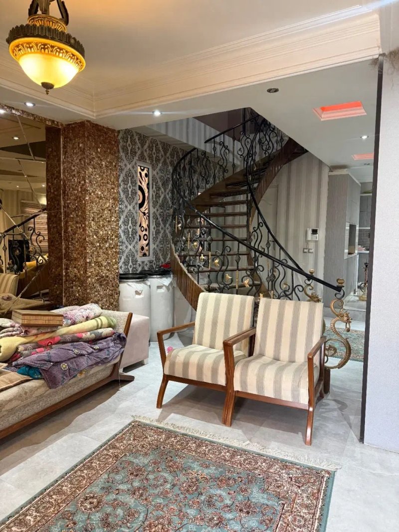 ویلا 1000 متری سه خوابه در شهرک زعفرانیه کرج14462137247