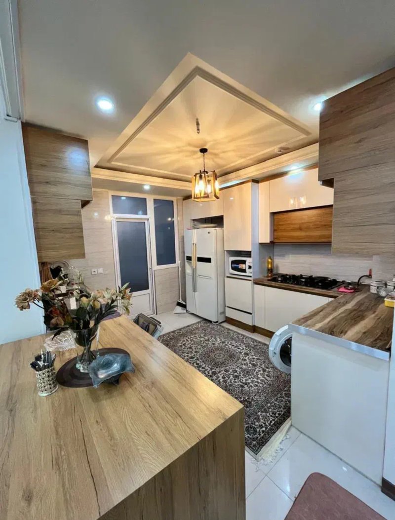 آپارتمان 180 متری سه خوابه در کوی زنبق کرج14484937458