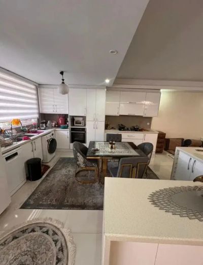 آپارتمان 80 متری دو خوابه در پونک تهران