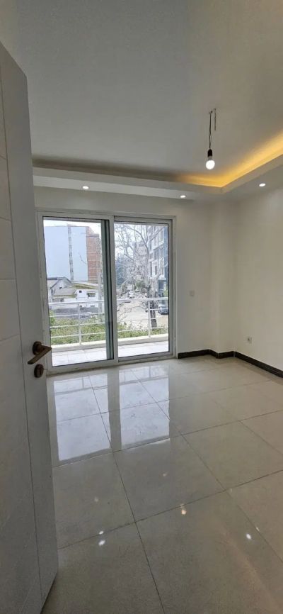 آپارتمان 180 متری سه خوابه در رادیو دریا چالوس