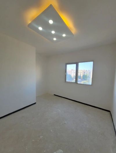 آپارتمان 83 متری دو خوابه در فاز 6 پرند