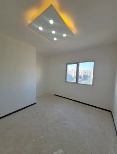آپارتمان 85 متری دو خوابه در فاز 6 پرند