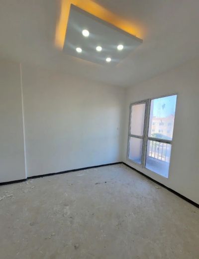 آپارتمان 83 متری دو خوابه در فاز 6 پرند