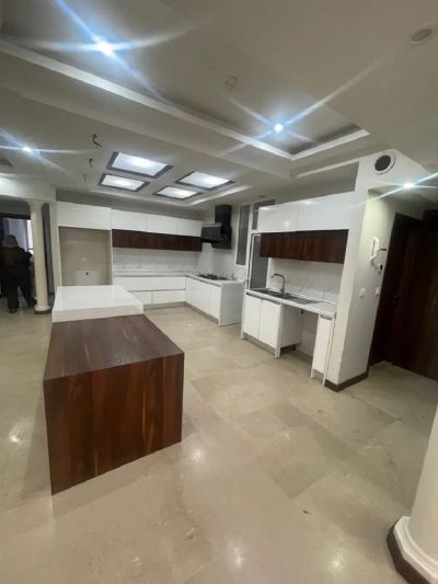 آپارتمان 209 متری سه خوابه در تهرانپارس غربی تهران