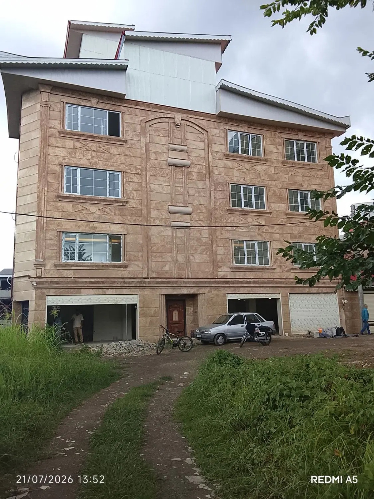 آپارتمان 135 متری دو خوابه در کامرانیه رشت 1
