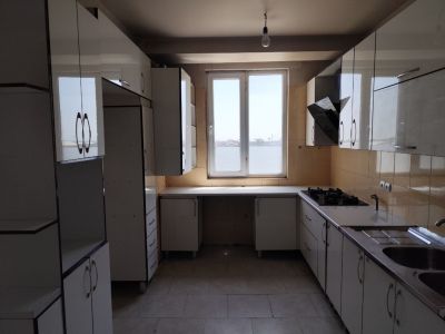 آپارتمان 96 متری دو خوابه در کوی 17 شهریور تهران